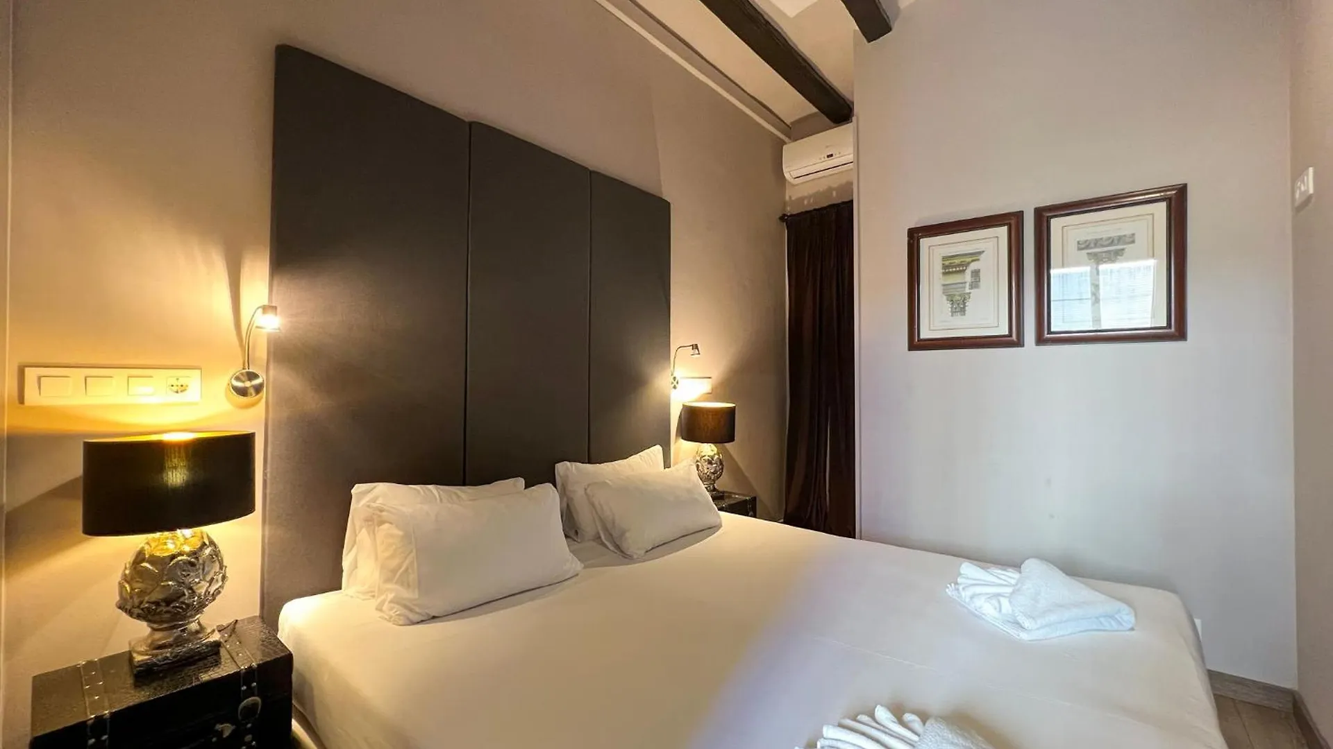 Stay U-Nique Apartments Est Barcelona