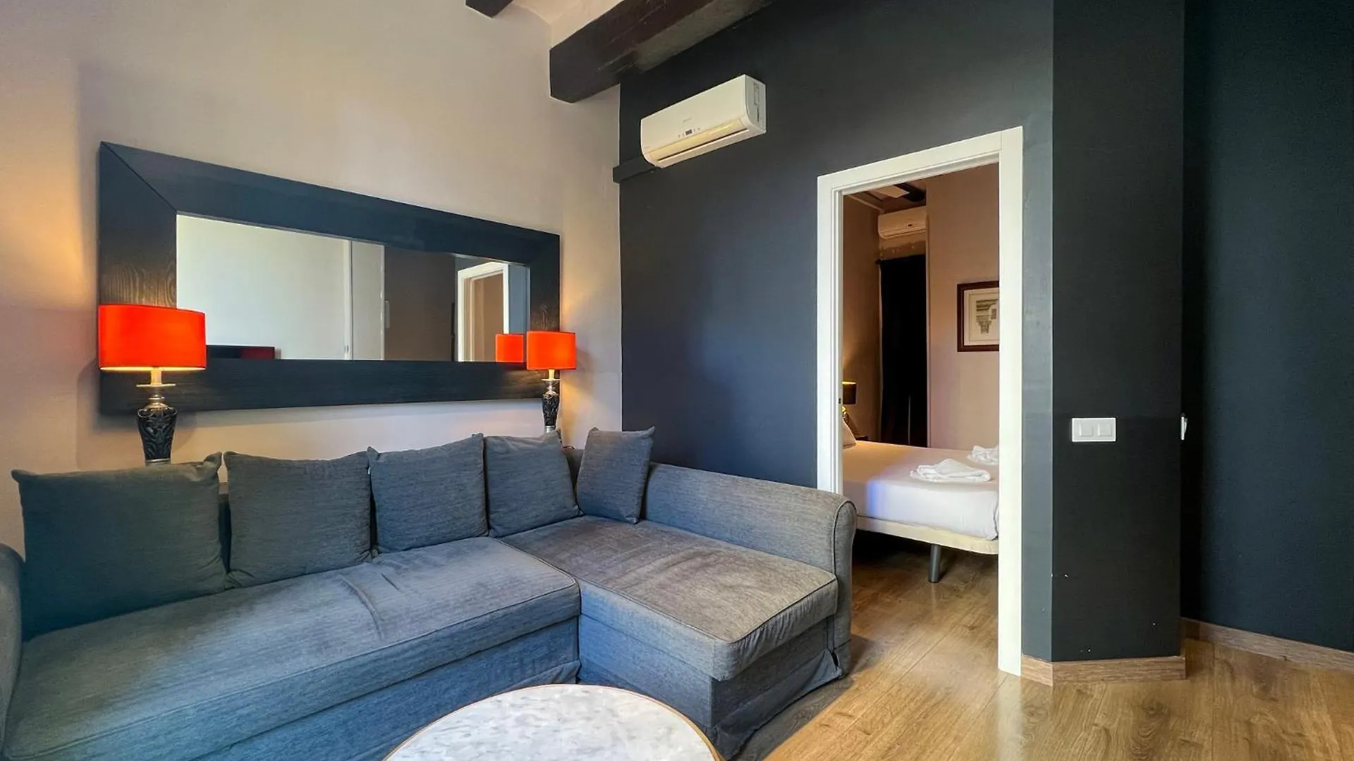 Stay U-Nique Apartments Est Barcelona