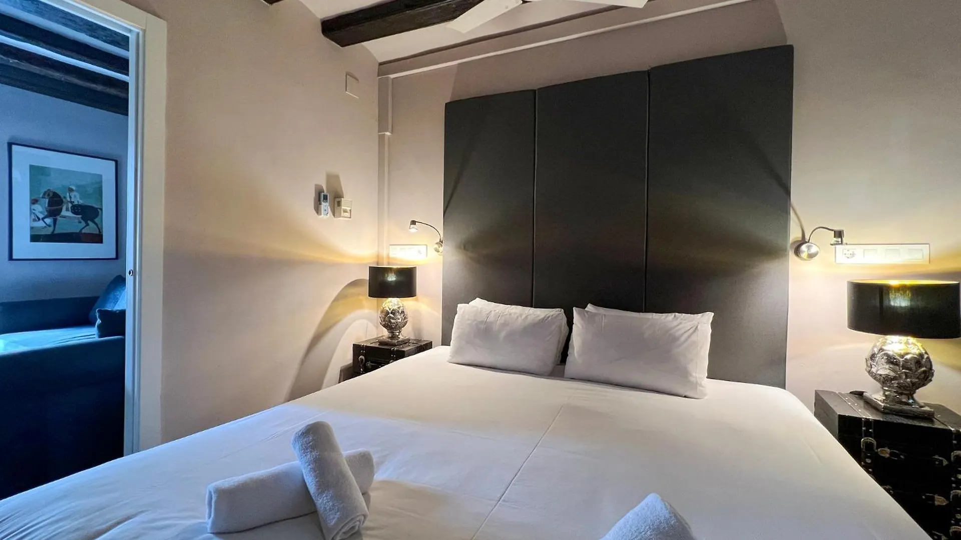 Stay U-Nique Apartments Est Barcelona 0*,