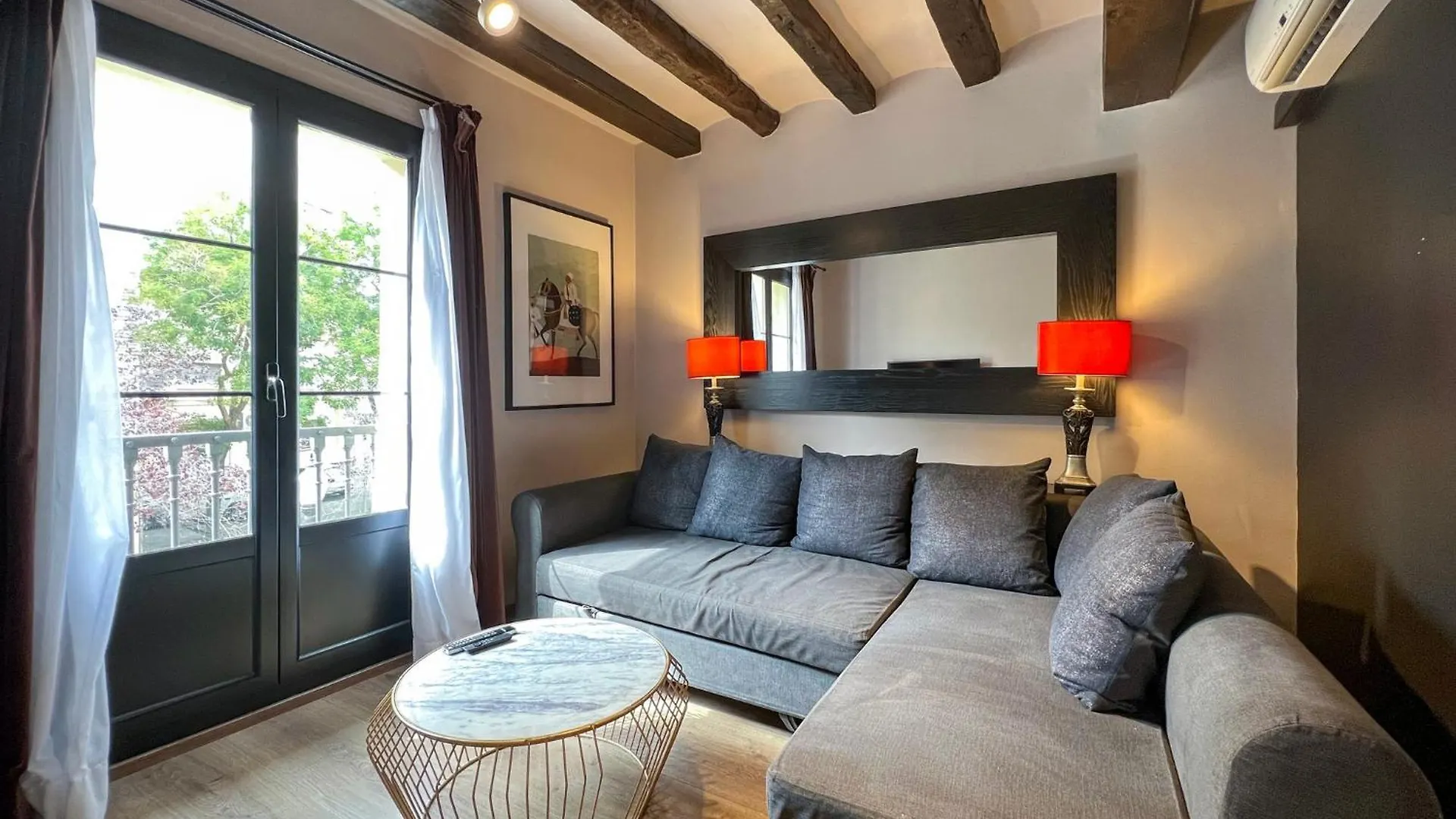 Stay U-Nique Apartments Est Barcelona