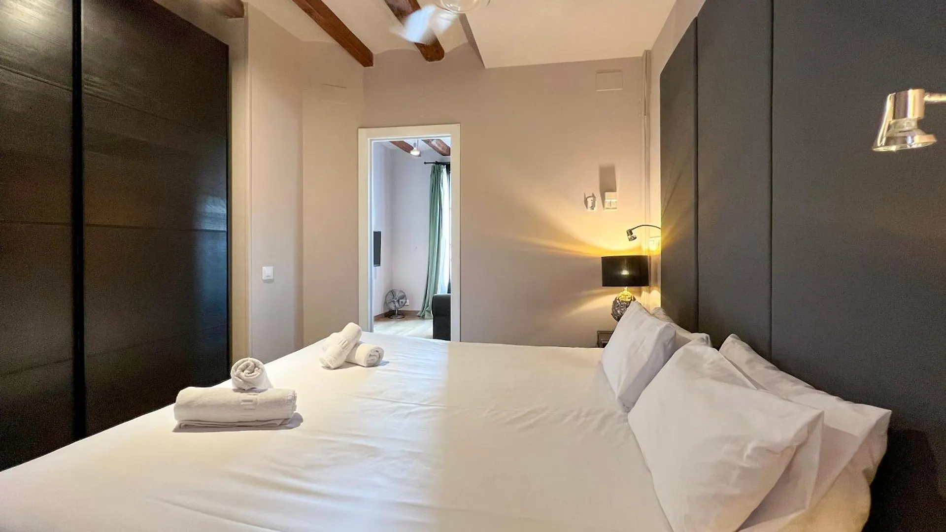 Stay U-Nique Apartments Est Barcelona