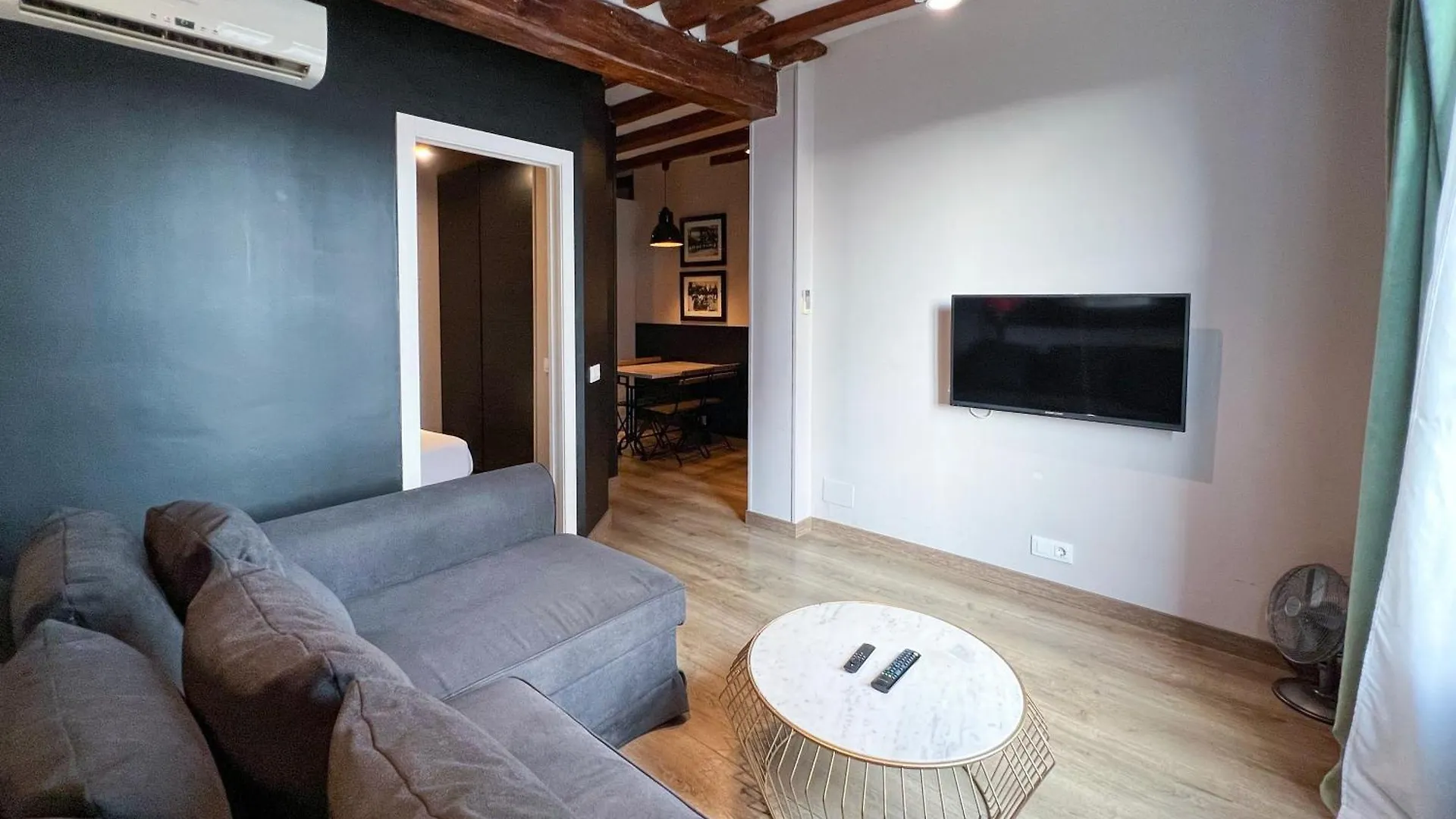 Stay U-Nique Apartments Est Barcelona