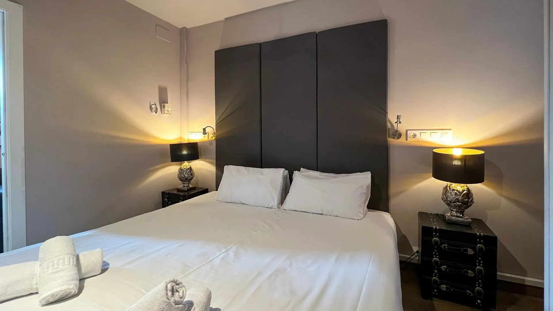Stay U-Nique Apartments Est Barcelona