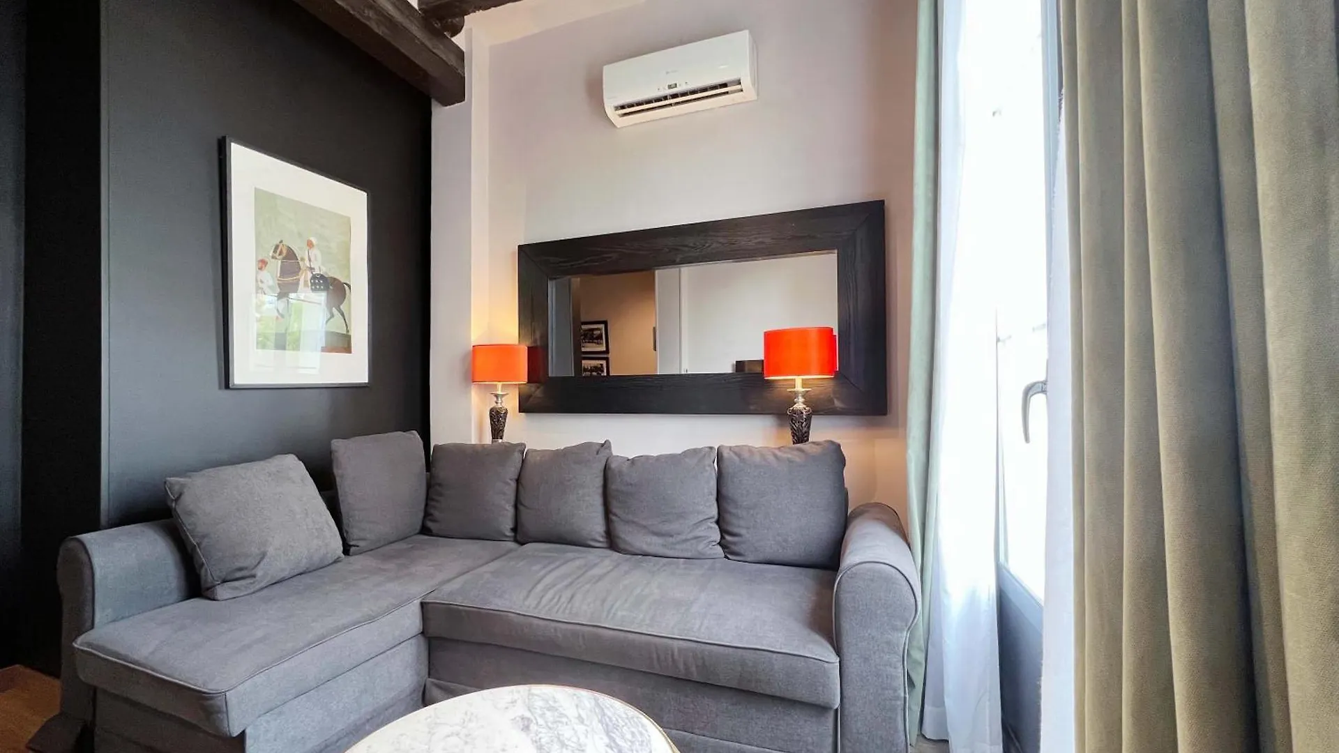 Stay U-Nique Apartments Est Barcelona 0*,