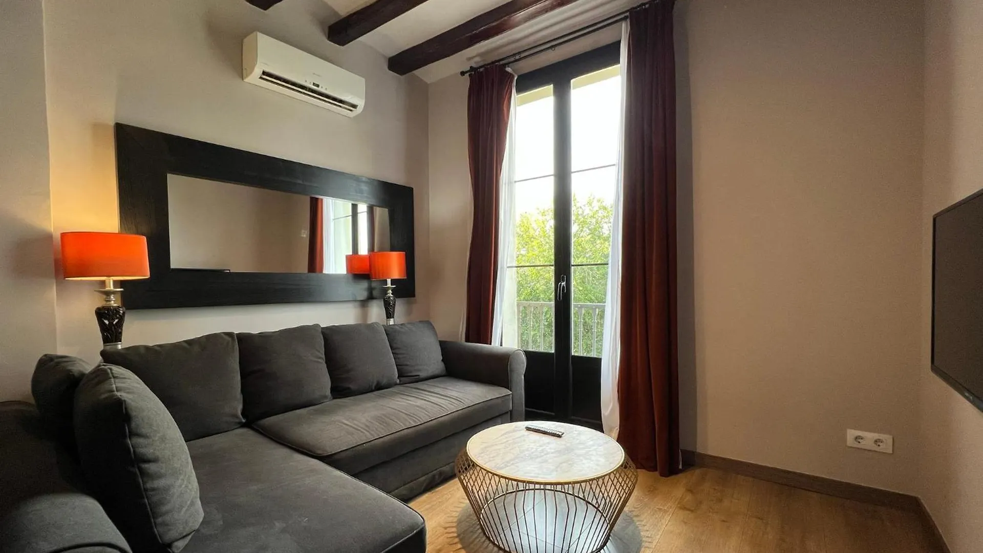 Stay U-Nique Apartments Est Barcelona