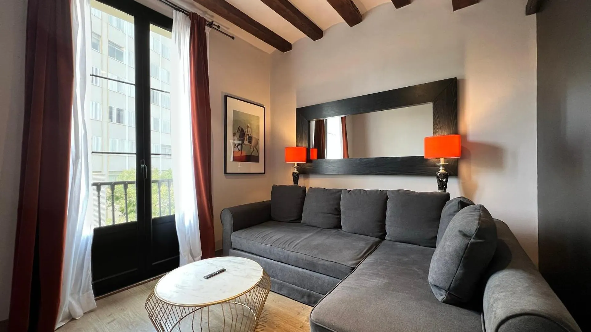 Stay U-Nique Apartments Est Barcelona